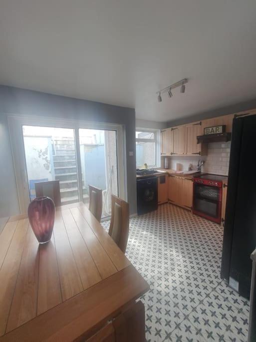 Guardian View Villa Abertillery Bagian luar foto